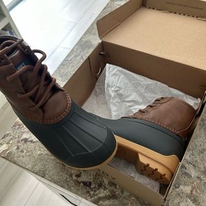 New in box sperry boots kids